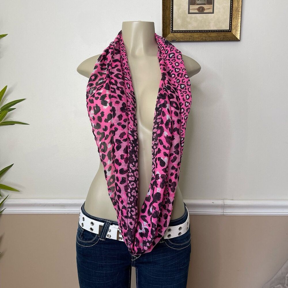 Justice Women's Y2K Vintage Pink Leopard Print Infinity Scarf - Picture 3 of 11